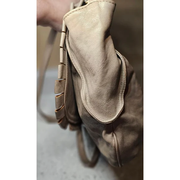 Charming Red(V) leather 2 way wear cross-body with a stylish fringe bow detail - Picture 6 of 12